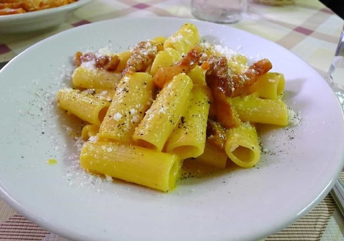 Pasta cotta a fuoco spento antidoto contro i danni di guerra (1000 euro a famiglia)