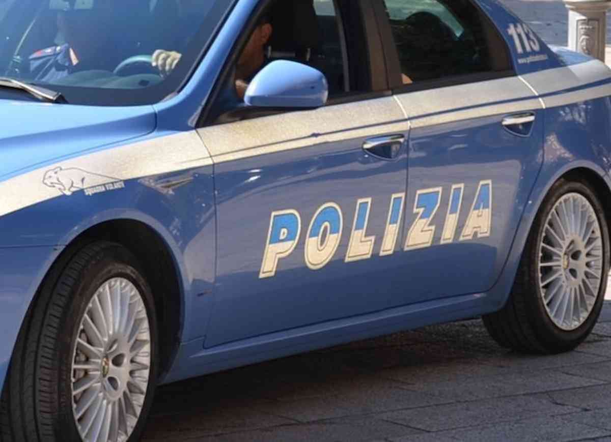 Caserta, addetto sicurezza OVS arrestato per aver rubato 1200 euro di vestiti