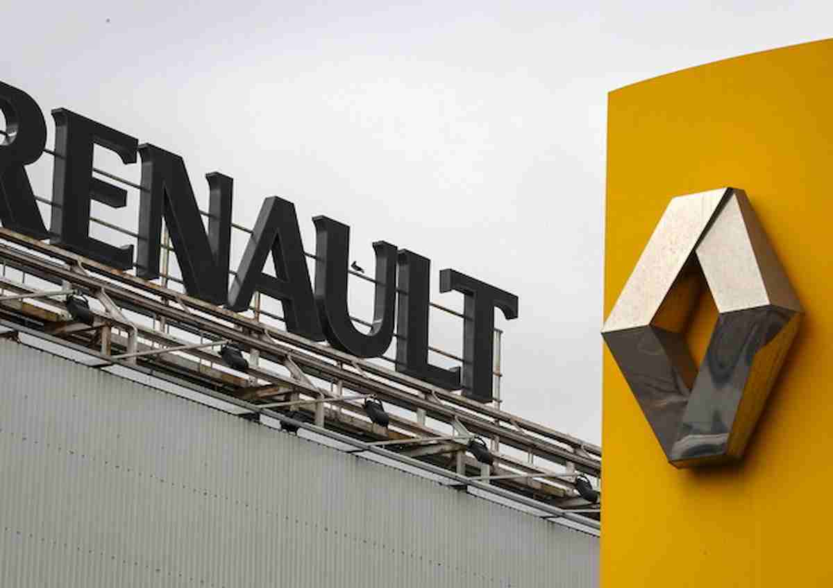 Renault, le attività in Russia passano allo Stato: firmati accordi per il trasferimento degli asset