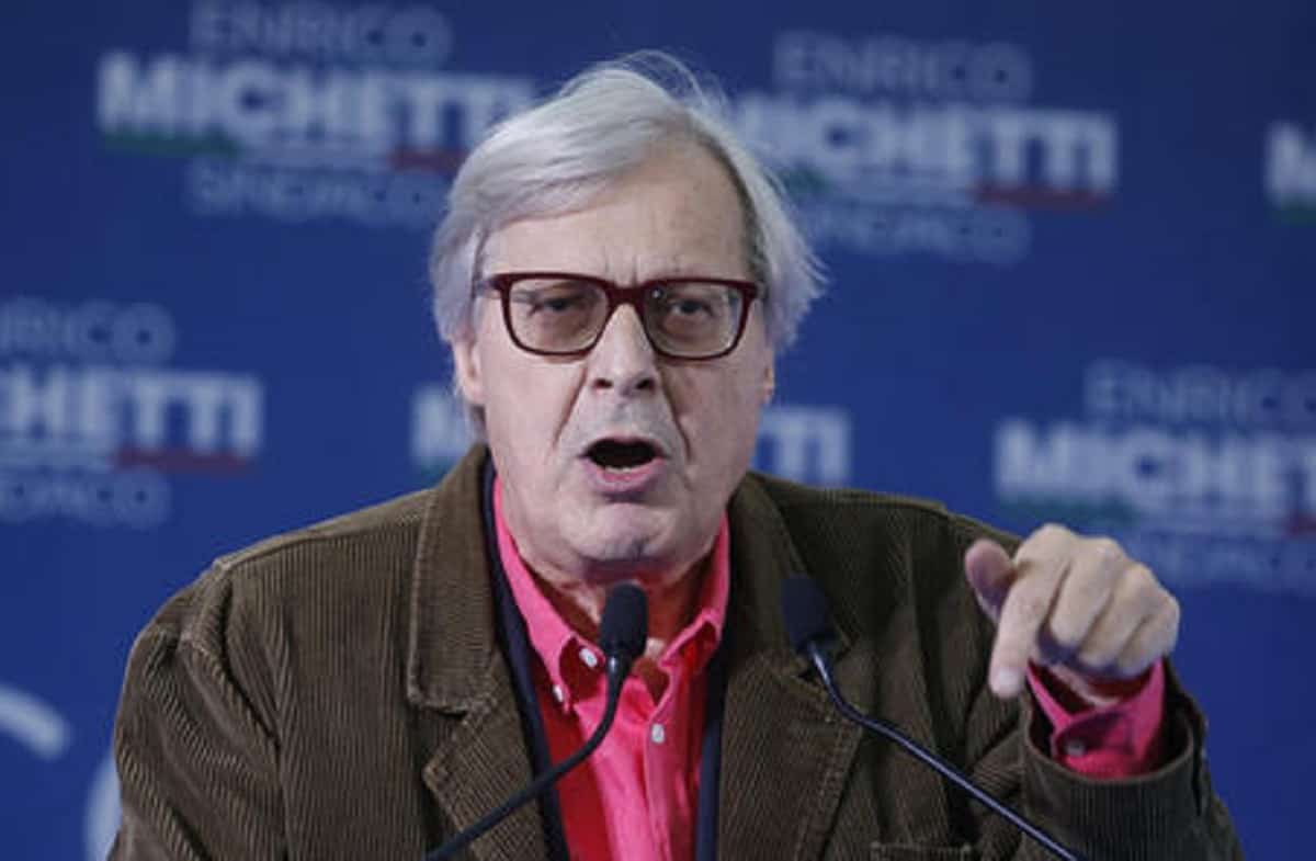 Vittorio Sgarbi: "Rissa al Maurizio Costanzo Show? Mughini deve vergognarsi. Io sono contro la violenza"