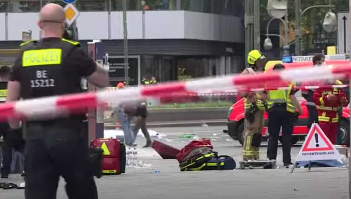 Berlino, auto sulla folla, torna l'incubo terrorismo. Un morto e otto feriti. "Non si sa se incidente o attentato"