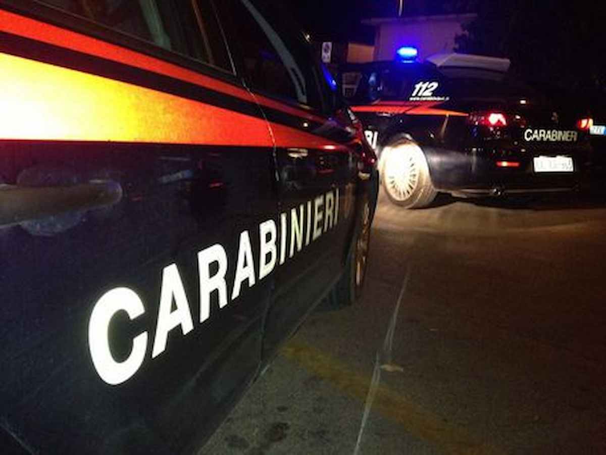 Ceccano (Frosinone): i vicini lo avvertono dei ladri in casa, chiama i carabinieri, ma era la moglie con l'amante