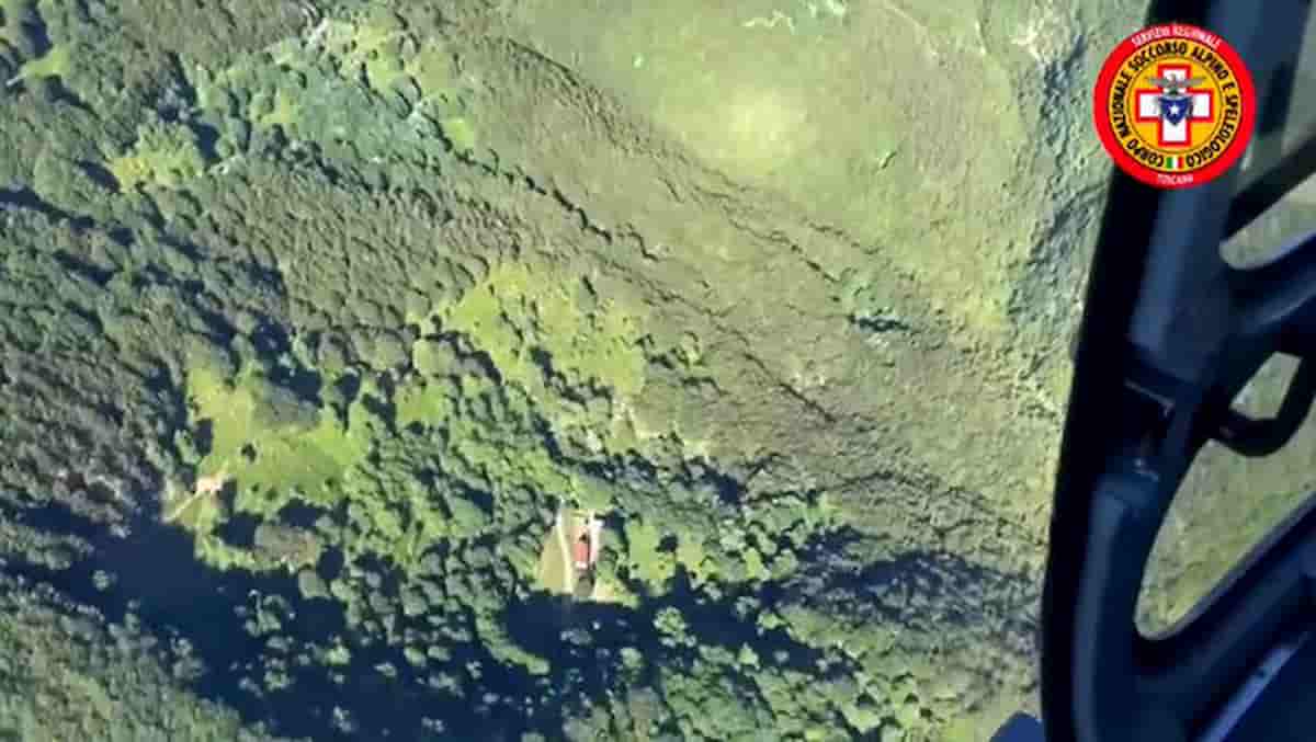 Elicottero scomparso, sul monte Cusna trovati cinque cadaveri. In un video il velivolo nella tempesta