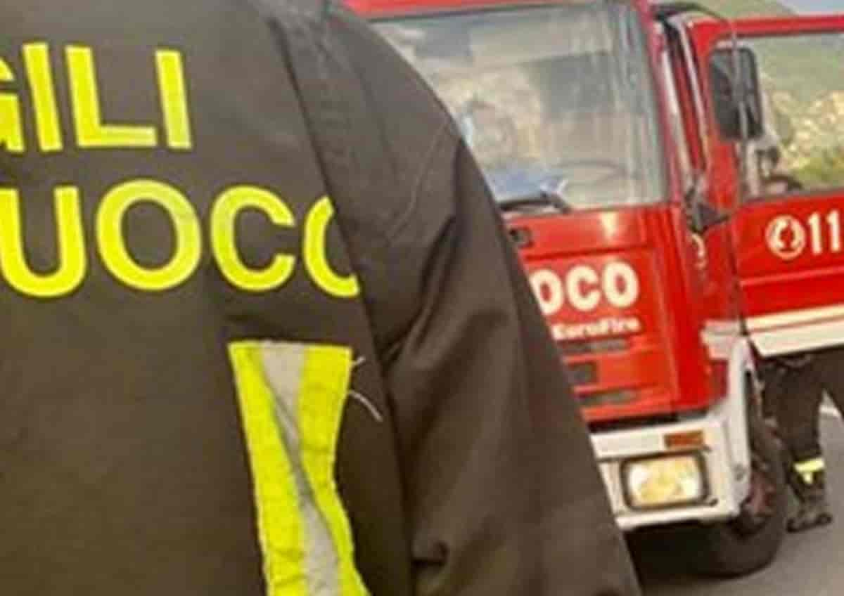 Incendio a Pozzuoli: in fiamme il monte Barbaro. Distrutta la macchia mediterranea