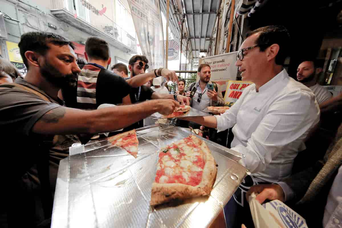 Pizza a 5 euro, Sorbillo a Briatore: "Una serata a 4 mani, tra pizza gourmet e tipica pizza napoletana"