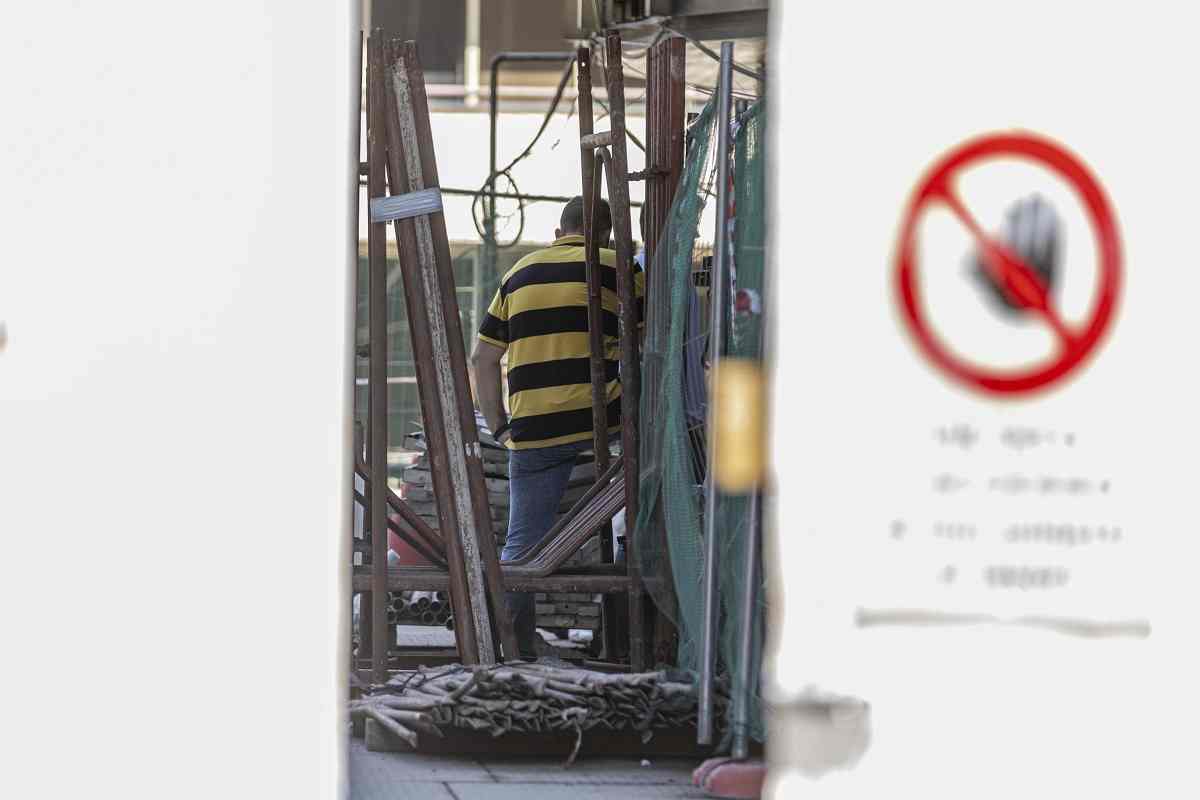 Roma, operaio cade da impalcatura nei pressi di via Veneto: morto dopo aver sbattuto la testa1