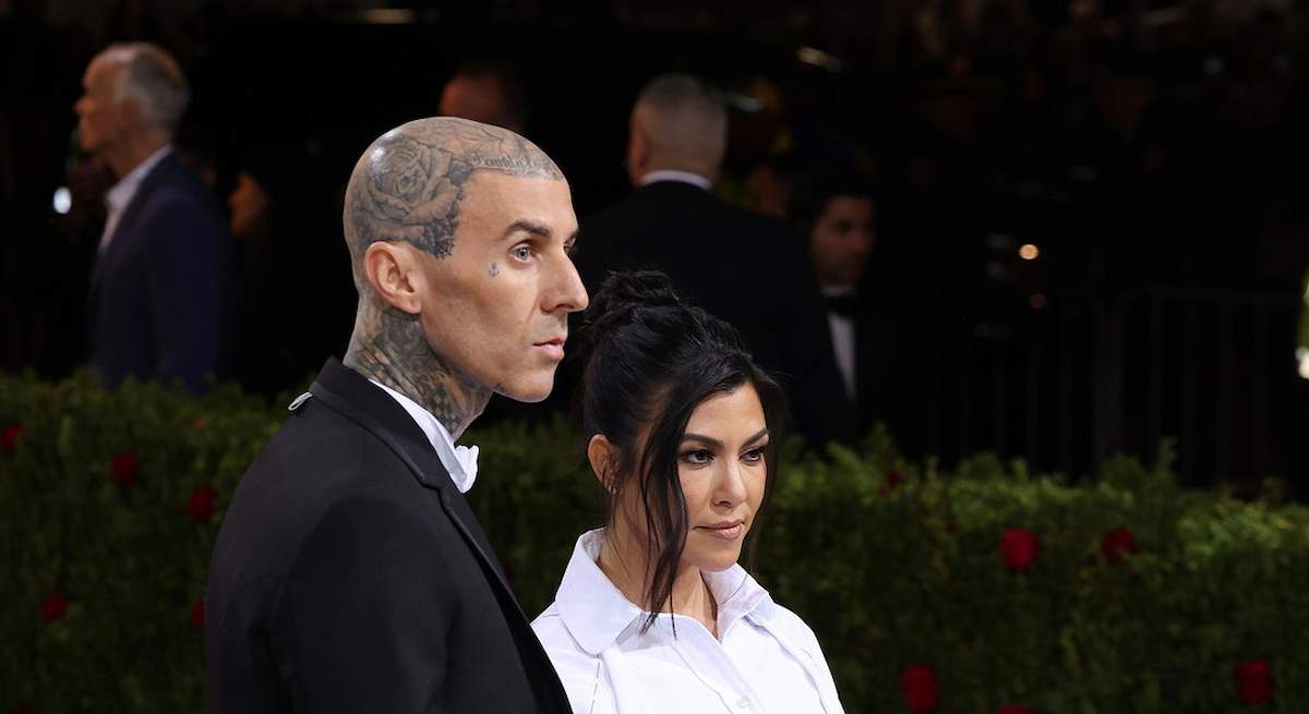 Travis Barker dei Blink 182 ricoverato d'urgenza in ospedale. Un mese fa le nozze con Kourtney Kardashian a Portofino