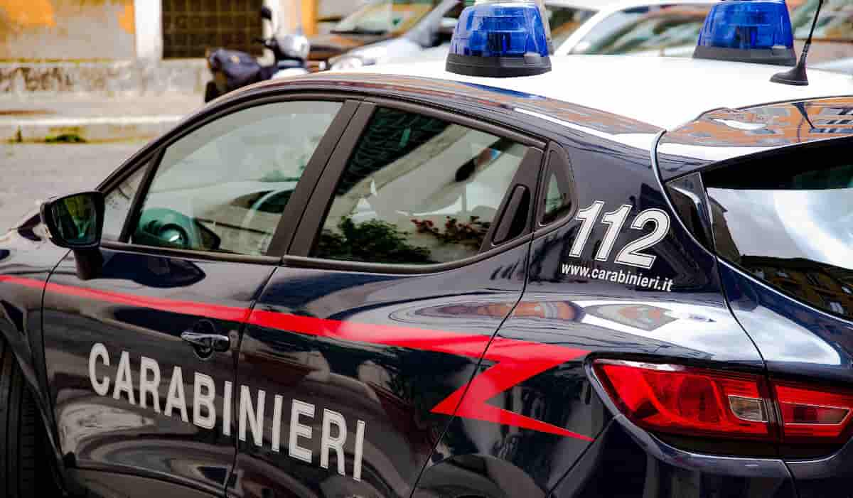 Napoli, uomo ucciso in strada sotto casa, nel quartiere Soccavo. Meno di un mese fa un'altro omicidio in strada