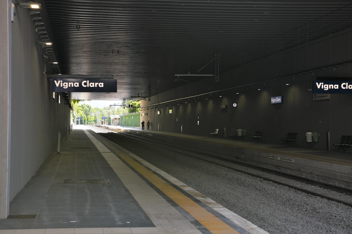 stazione vigna clara foto ansa