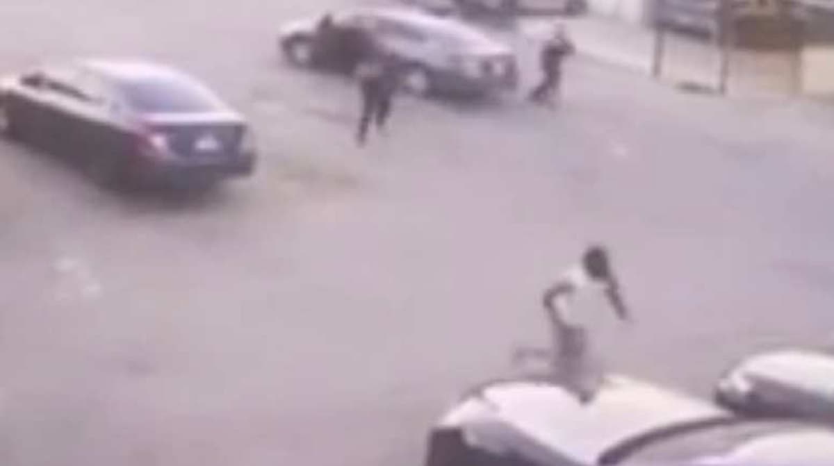 California, polizia spara e uccide un 23enne afroamericano in un parcheggio VIDEO