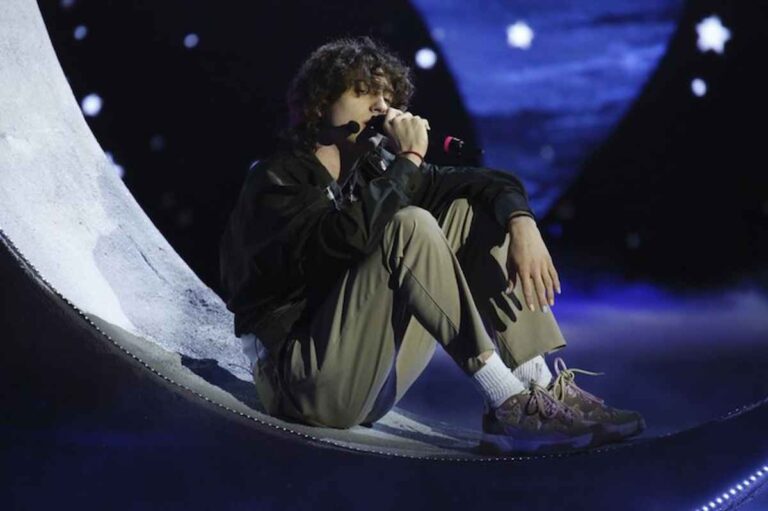 Sangiovanni chi è, età, vero nome, dove e quando è nato, fidanzata, vita privata, Amici, Sanremo, Instagram, biografia e carriera