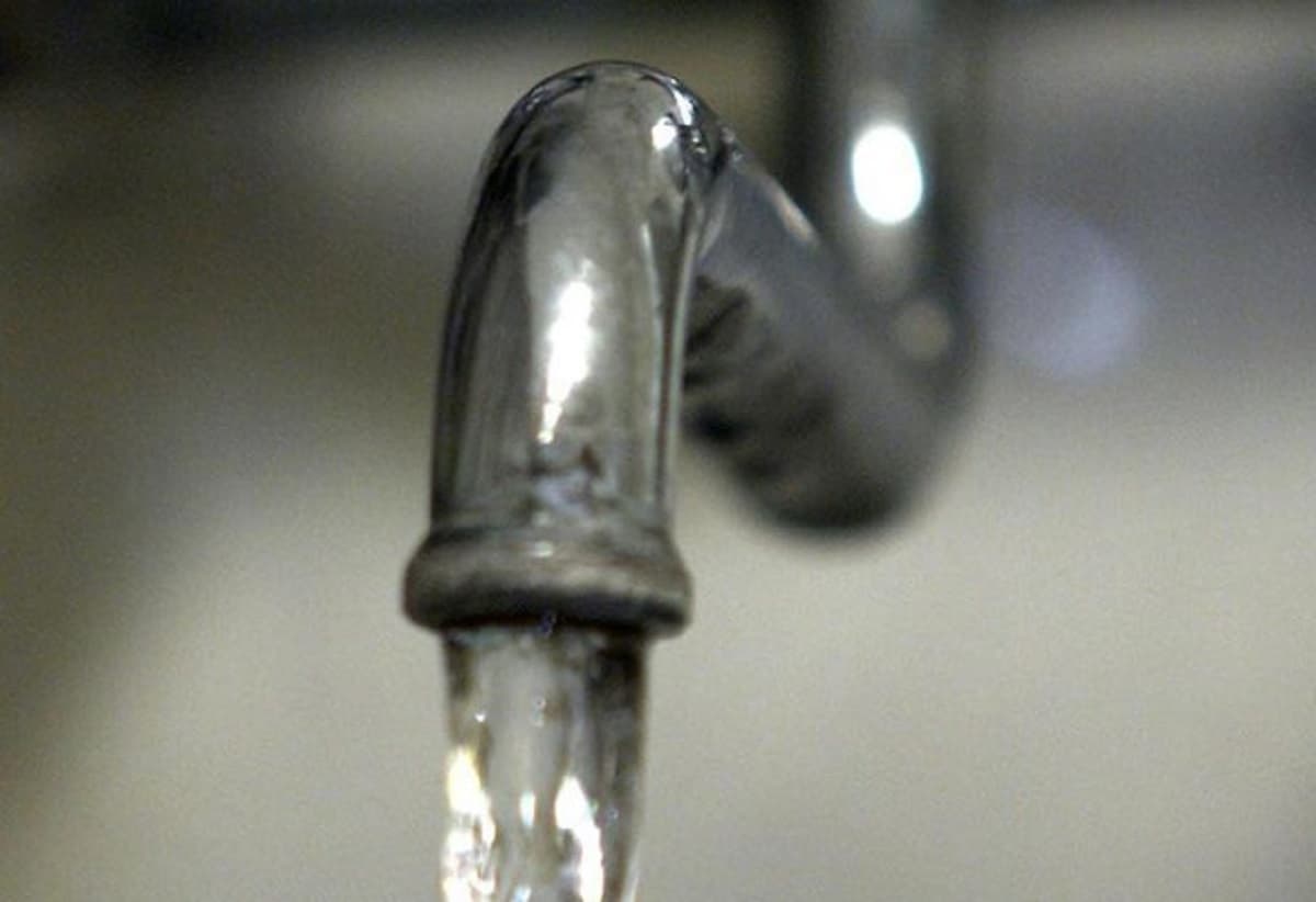 Viterbo limita l'uso di acqua potabile. Orti, piscine, lavaggio veicoli: ecco per cosa non si potrà più usare