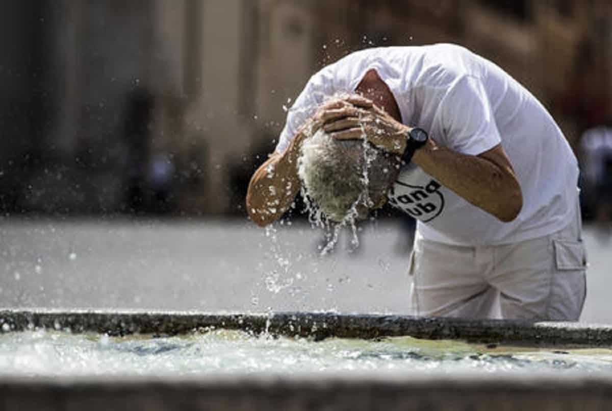 Allarme caldo: domenica da bollino rosso per Firenze e Perugia. Roma weekend da arancione
