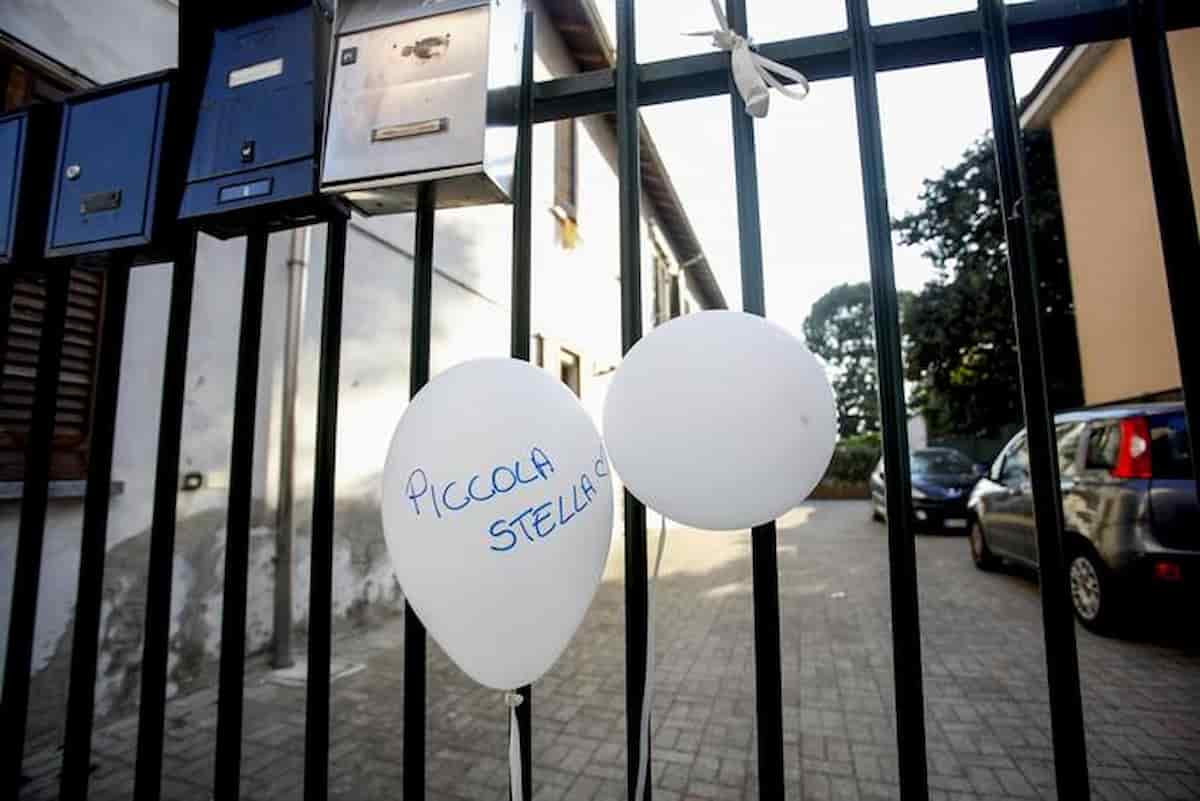 Bimba abbandonata in casa a Milano dalla mamma