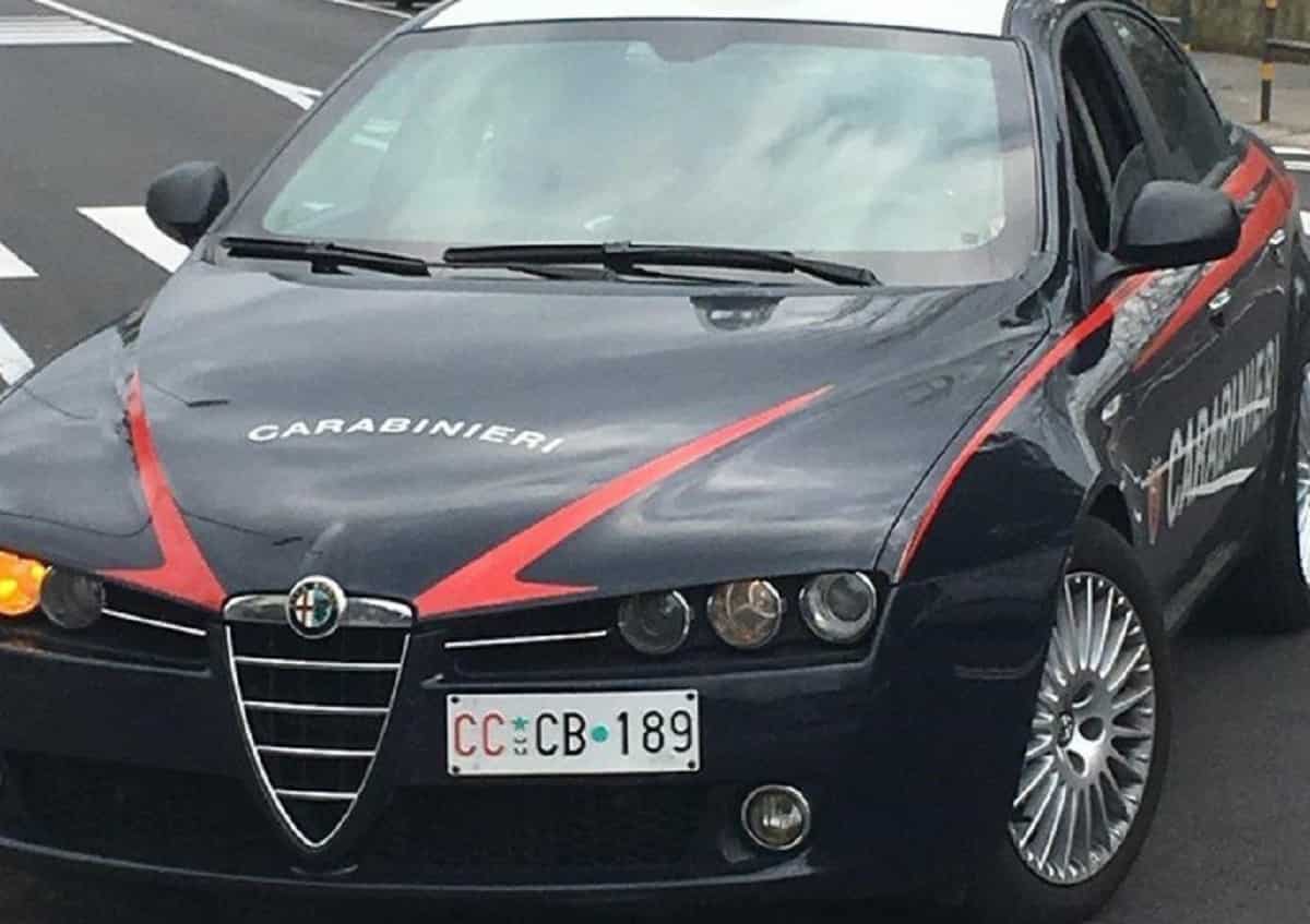 Bologna, mamma e papà partono per le vacanze ma si dimenticano... del figlio di 7 anni