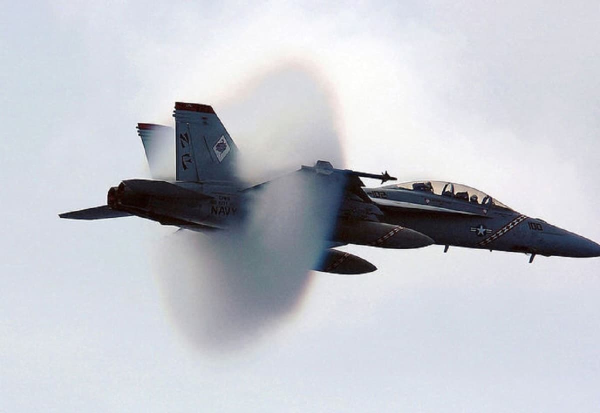 Puglia, avvertito forte boato. Nessun terremoto, ipotesi boom sonico. Ecco cos'è