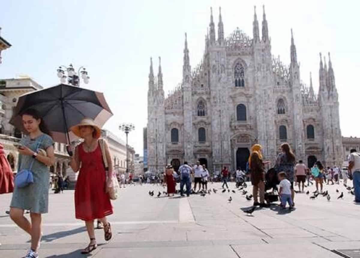 Caldo record, weekend di fuoco: oggi 16 città da bollino rosso, domani 19