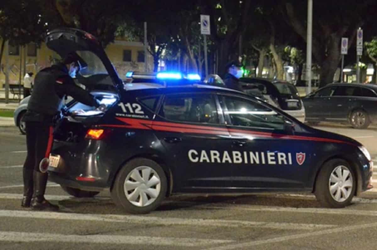 Napoli, gambizzato lo zio della 12ennne sfregiata dall'ex fidanzatino. Ipotesi vendetta