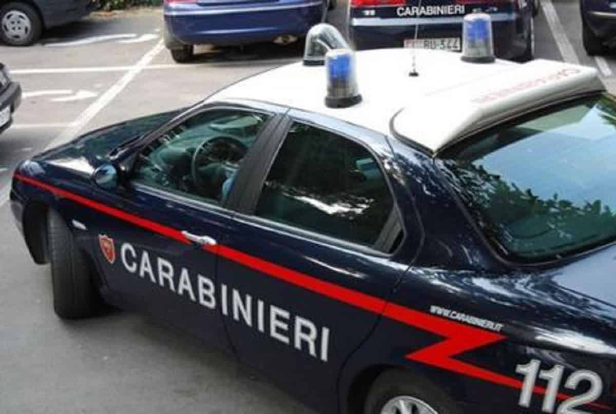 Lanciano, blocca la porta con un lucchetto chiude in casa la compagna per tre giorni: arrestato 37enne
