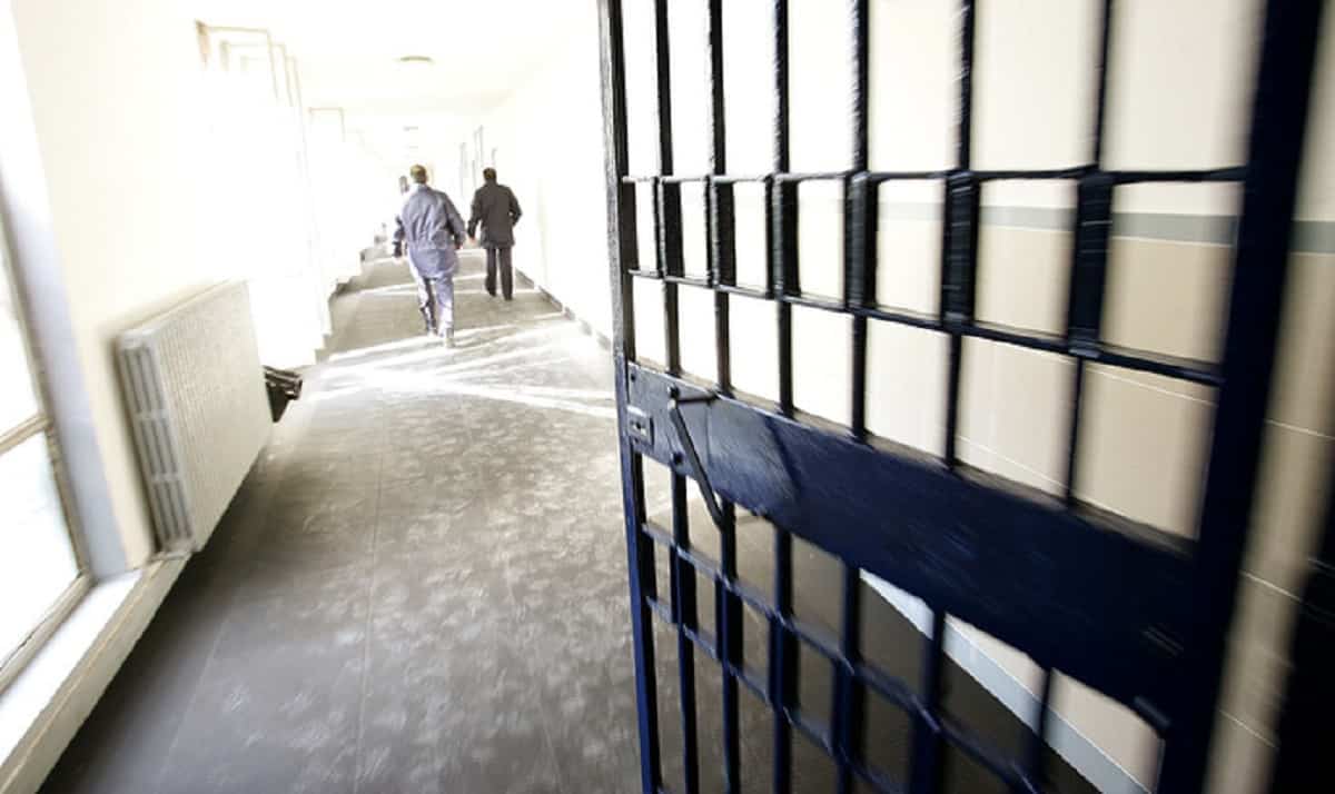 Carcere di Noto, colpi alla testa e al volto: feriti tre agenti e un ispettore della polizia penitenziaria