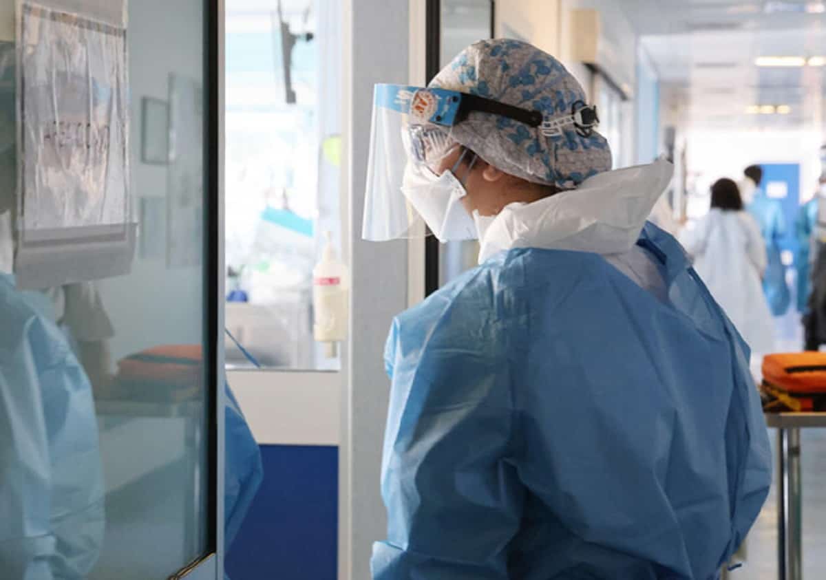 Covid estate: record di contagi estivi, ma il picco ancora deve arrivare. E ora c'è anche la nuova variante...