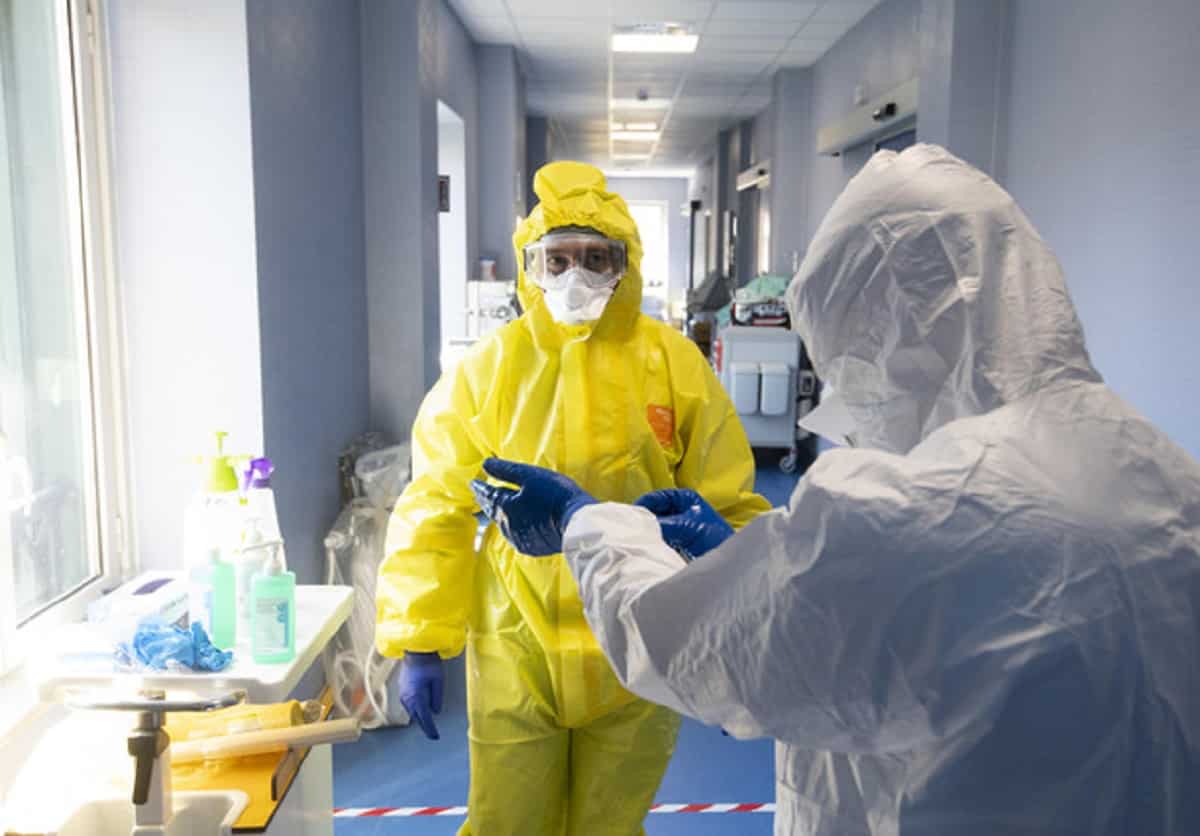 Covid, il mal di gola è il sintomo più segnalato da chi ha contratto l'infezione