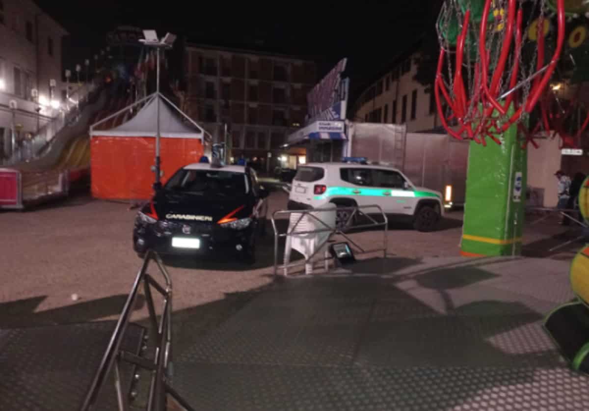 Crolla giostra al luna park: bambini feriti, caduti dai seggiolini e travolti dalla struttura