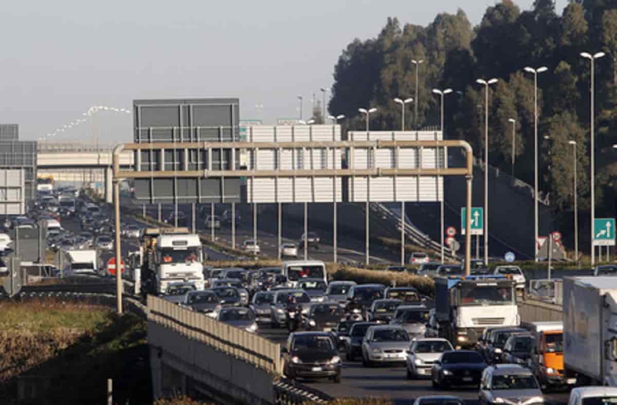 Roma, 23enne in coma dopo incidente sul Grande Raccordo Anulare. L'appello del fratello: cerco testimoni