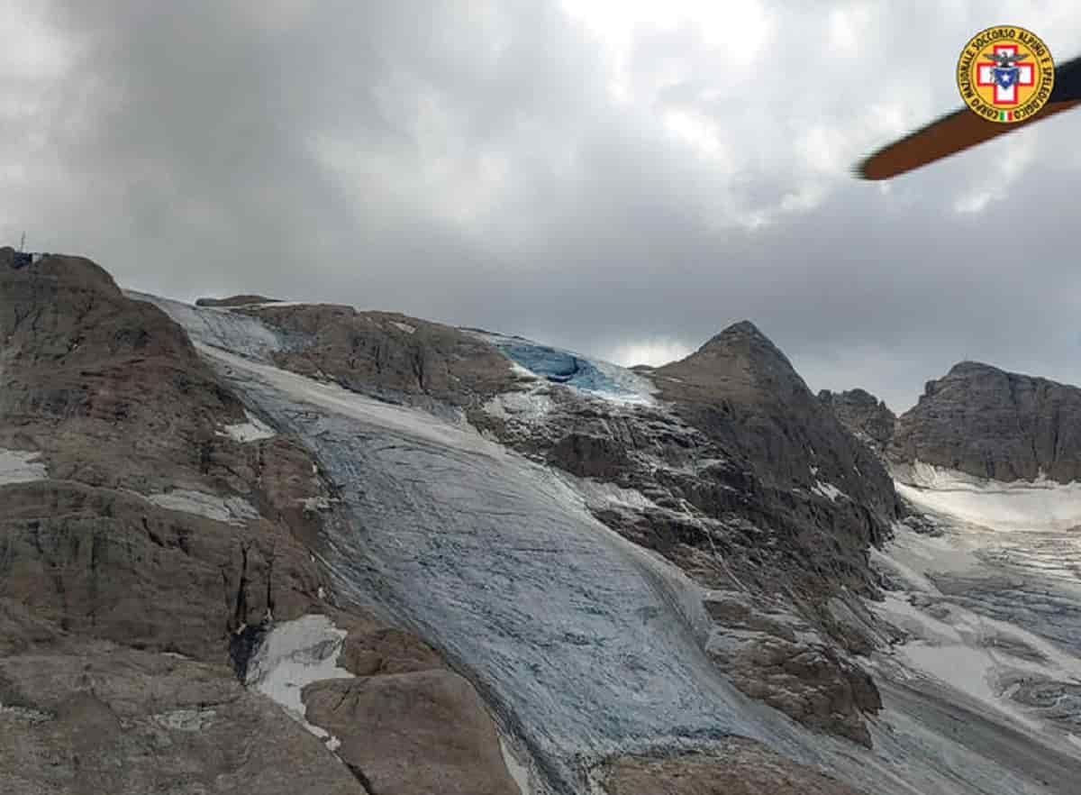 Marmolada, ci sono ancora 5 italiani dispersi sotto il ghiaccio. I morti confermati per ora sono sette