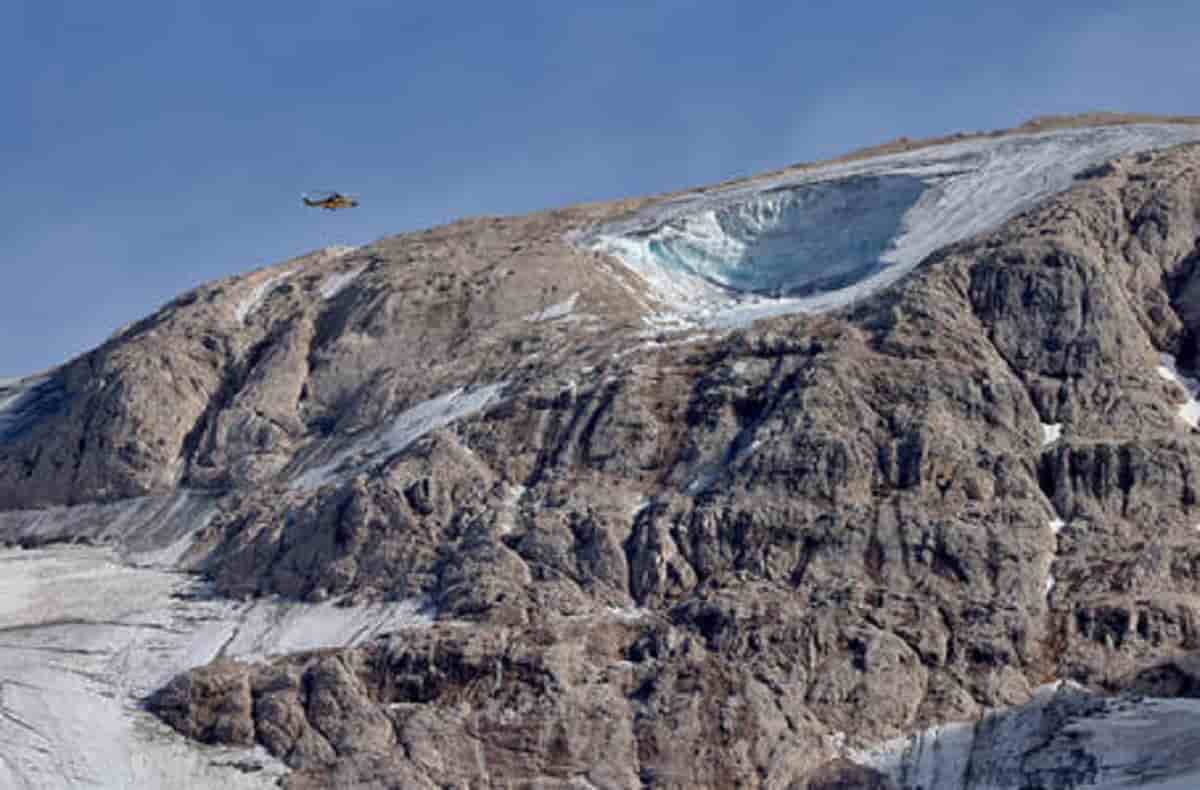 Marmolada, nessun segno di cedimento prima del collasso. Ghiacciaio sparirà entro il 2040