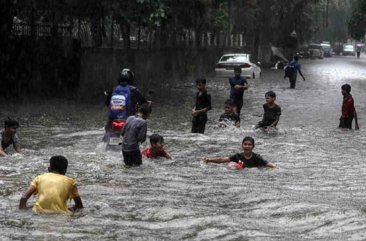 India, arrivano le piogge monsoniche: Mumbai paralizzata dagli allagamenti