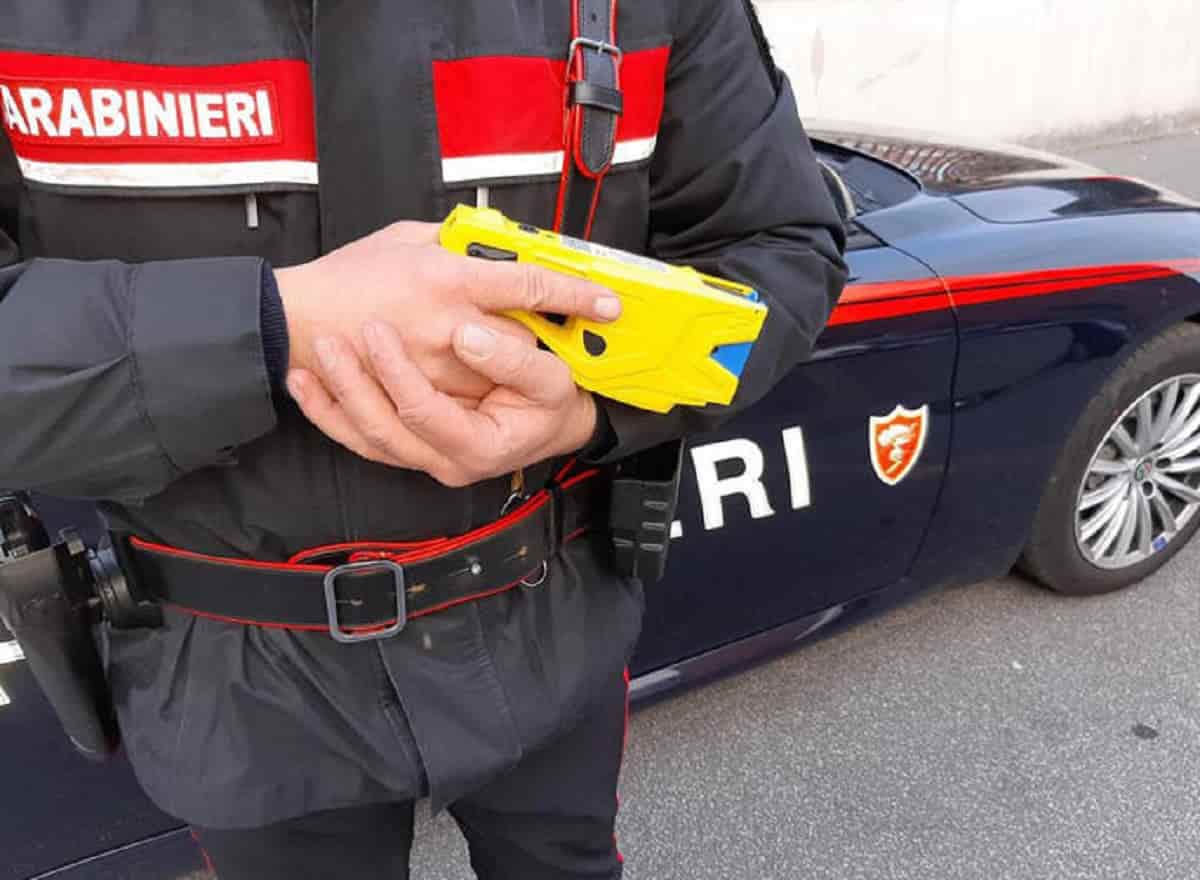 Ovindoli, armato di machete minaccia i passanti: 45enne bloccato col taser e arrestato