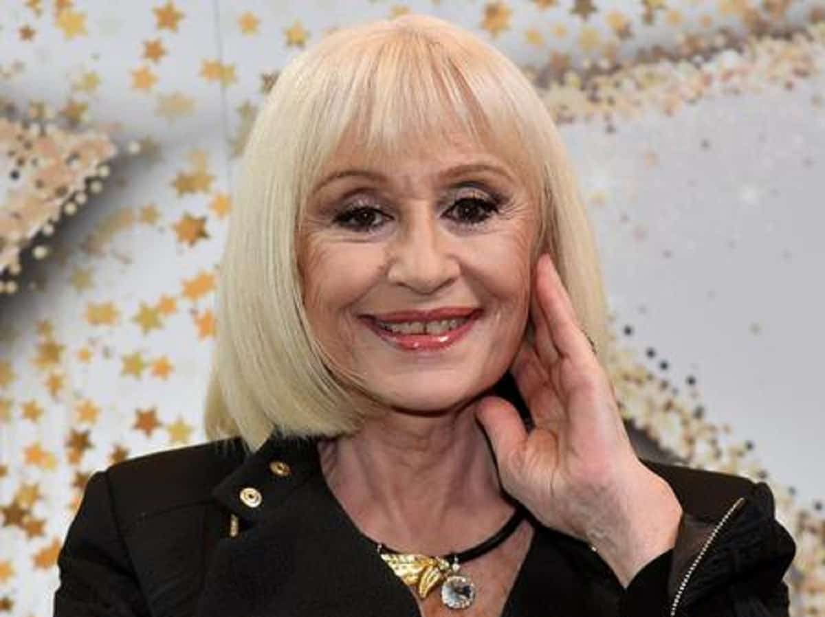 Bellaria, il lungomare intitolato a Raffaella CarrĆ . Tra i presenti ci sarĆ anche Enzo Paolo Turchi