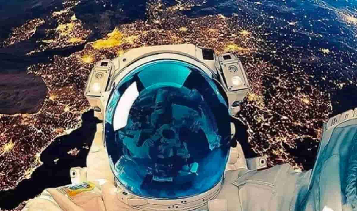 Samantha Cristoforetti selfie