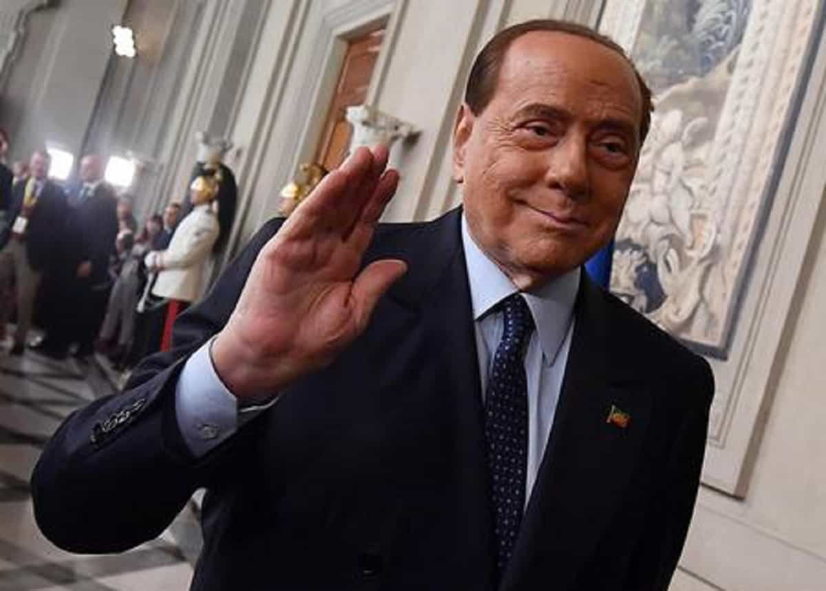 Berlusconi è già in campagna elettorale: "Pensioni a 1000 euro e ogni anno un milione di alberi piantati"