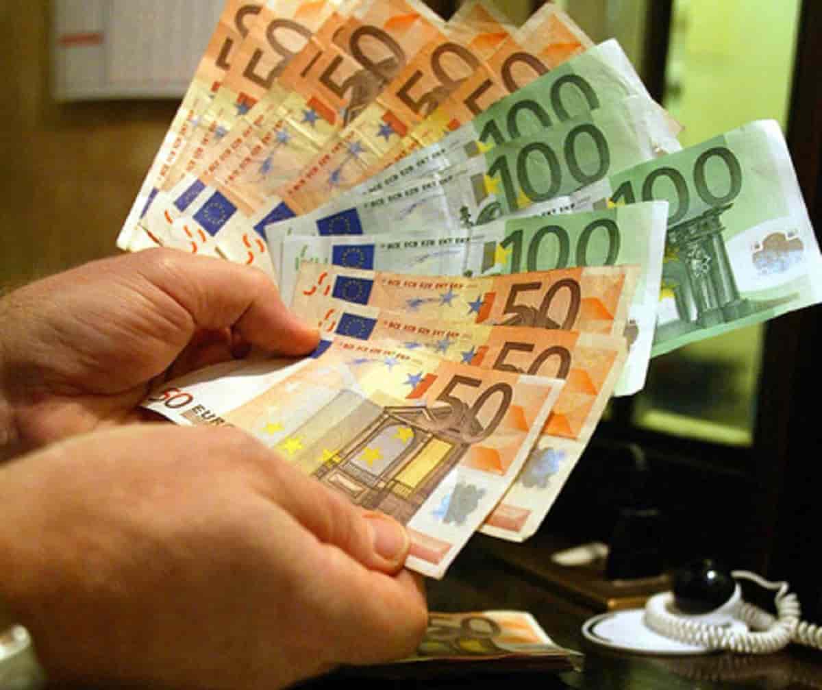 Cile, l'azienda gli accredita per errore 330 volte lo stipendio. Lui si dimette e scappa