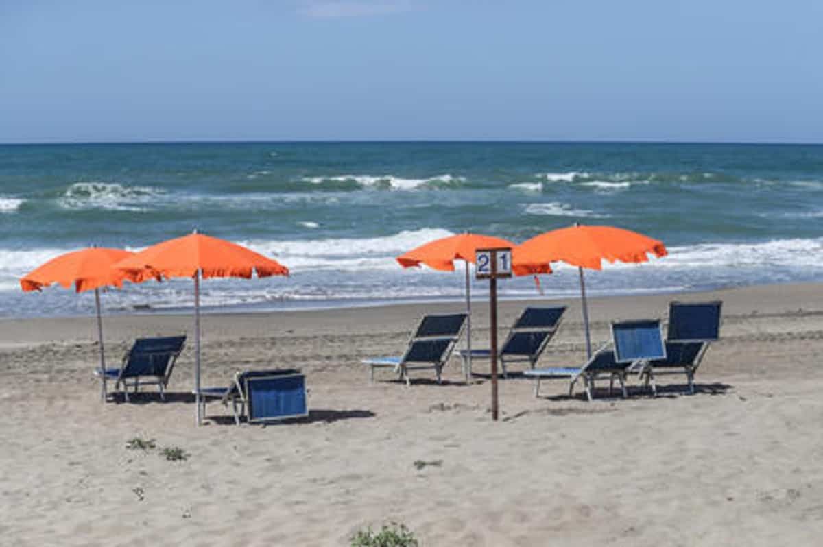 Creta, turista inglese muore sul lettino. I bagnanti: "Pensavamo prendesse il sole"