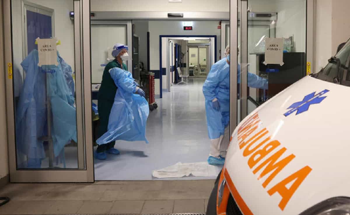 Villa Santina (Udine), auto travolge due anziane che attraversavano la strada: una muore, l'altra è grave