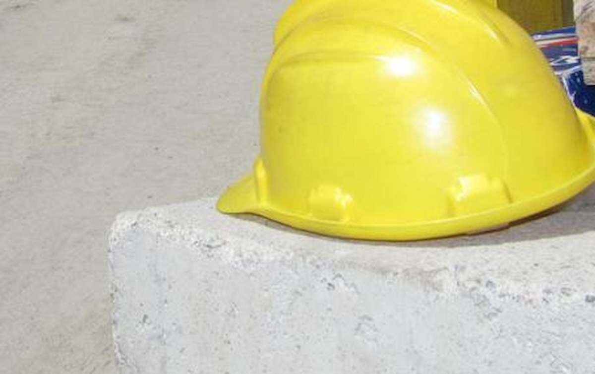 Buccinasco (Milano), operaio muore a 52 anni schiacciato da un macchinario