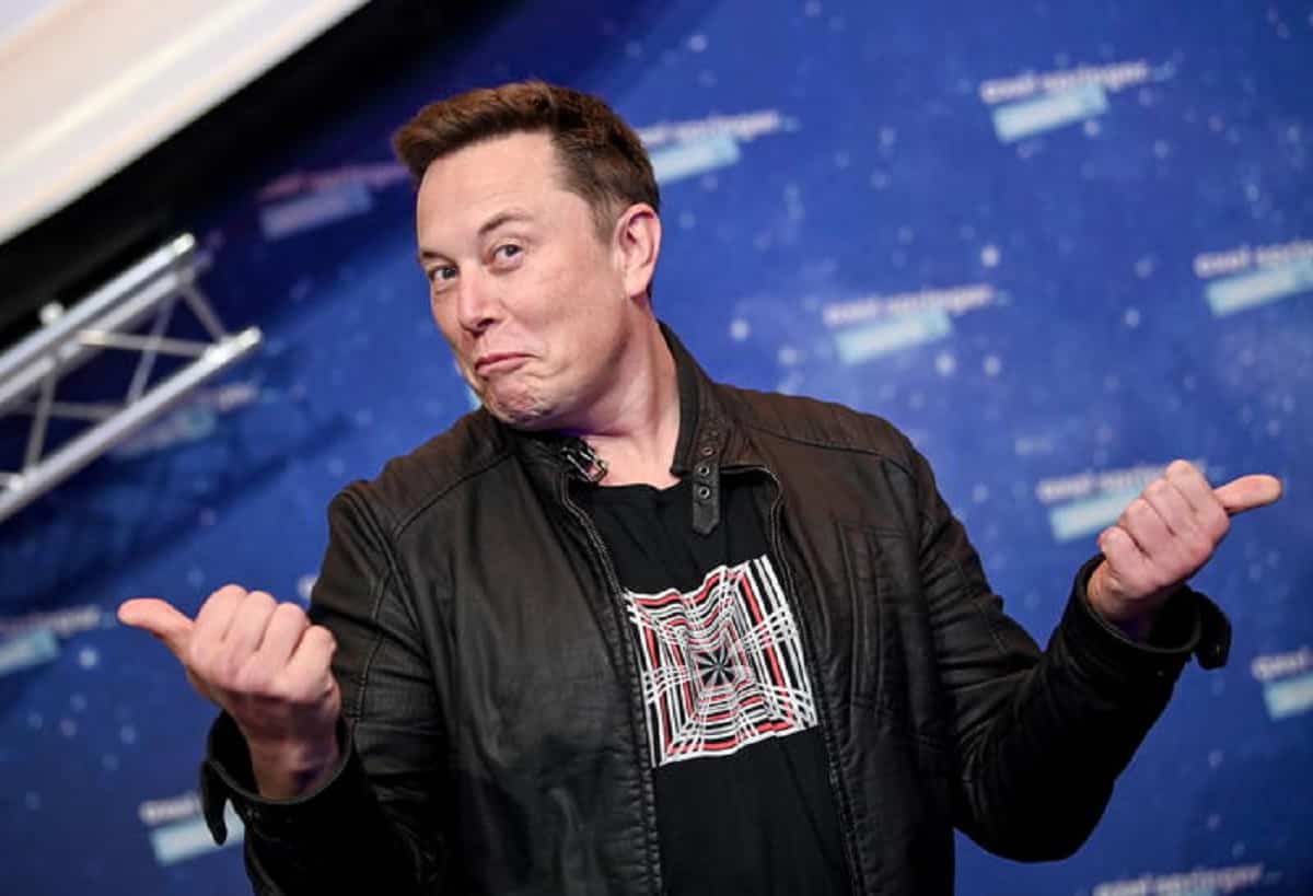 Elon Musk, annuncio a sorpresa su Twitter: "Mi compro il Manchester United"