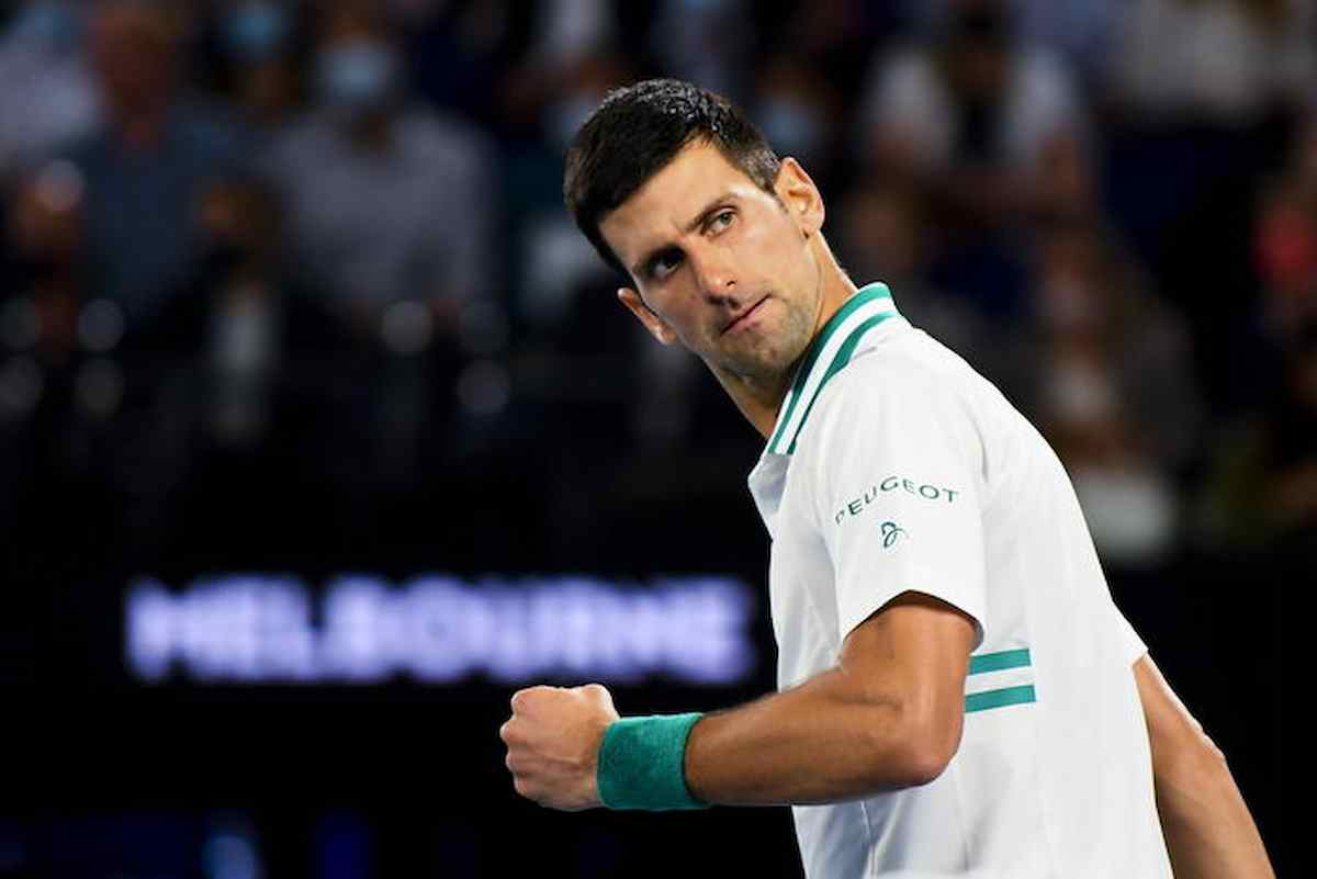 ll tennis italiano ricomincia da New York: nove azzurri in campo. Divampano le polemiche per l’esclusiva del serbo no Vax Djokovic, un coro: vergogna