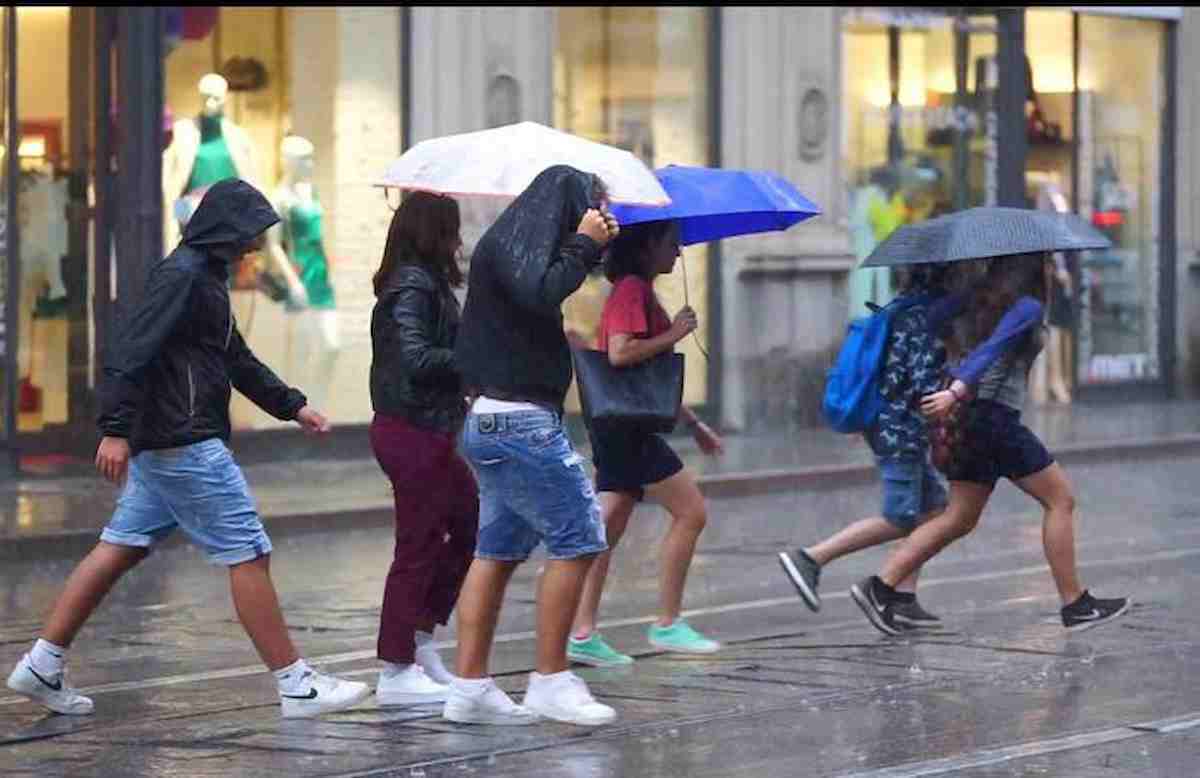 pioggia in estate, foto Ansa