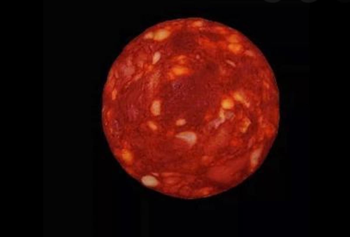 Foto autentica di stella, guarda! Gran guardare, ma è una fetta di salame. Così si forma un'opinione