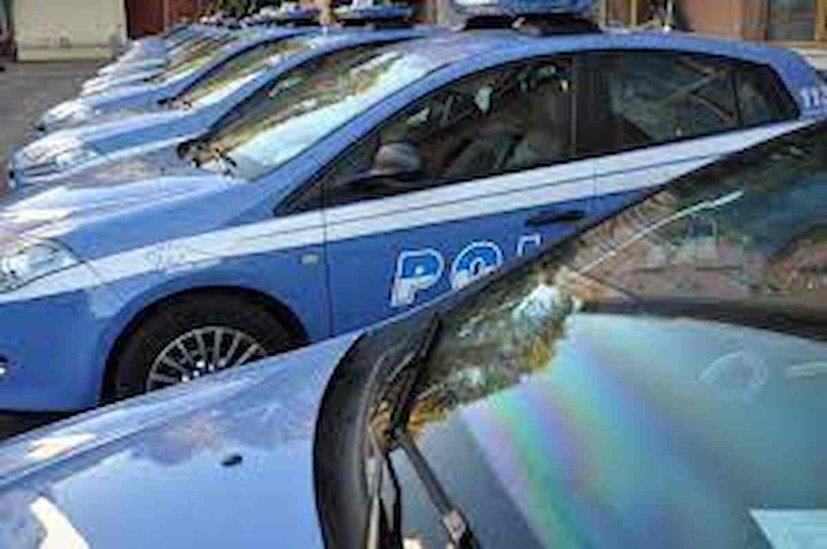 Catania, tenta di uccidere l'ex e l'attuale moglie a coltellate: arrestata una donna di 37 anni