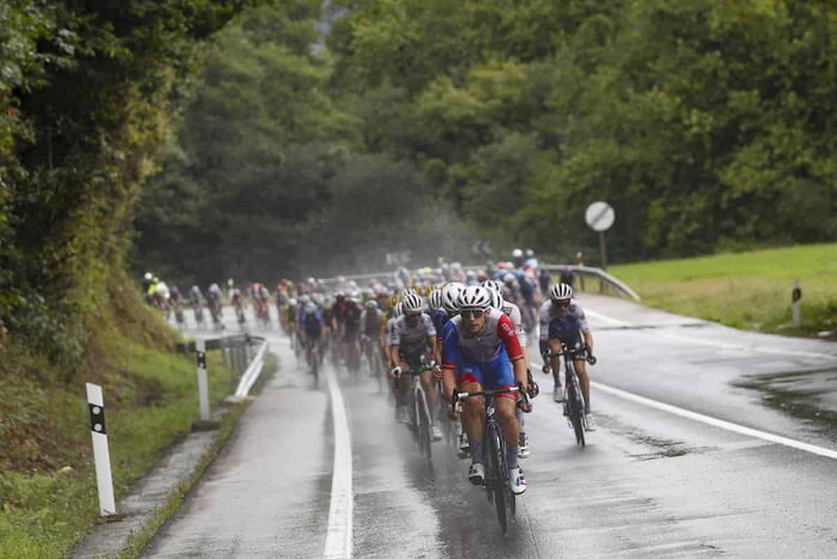 Vuelta, secondo trionfo in tre giorni dell’australiano Jay Vine, 26 anni, mattatore sulle Asturie