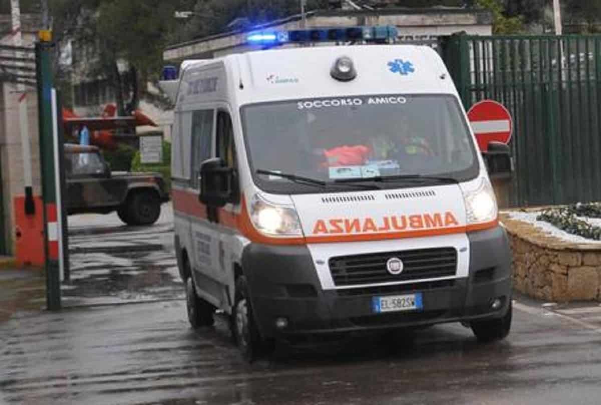 Pieve Albignola (Pavia), colpito da un pistone di ferro: grave operaio 30enne