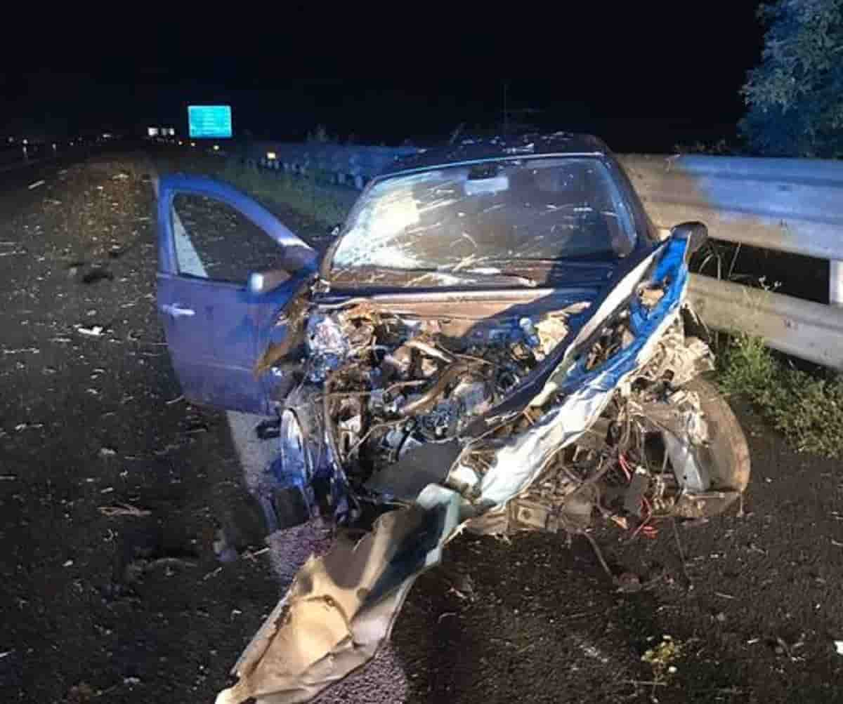 Brescia, auto sbanda e finisce fuori strada: morta 17enne. Arrestato l'amico 21enne alla guida: positivo all'etilometro