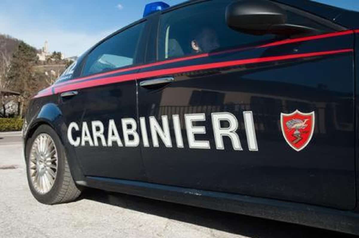 Bologna, coppia fa sesso in pieno giorno per strada in via Mattei: denunciati