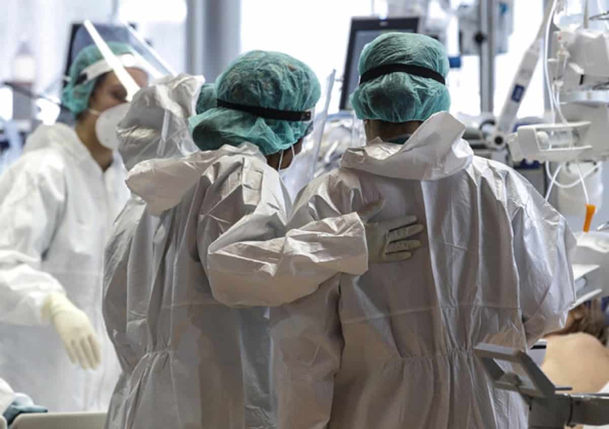 Covid, l'Oms: "La fine della pandemia è vicina. Numero di decessi settimanali al minimo da marzo 2020"
