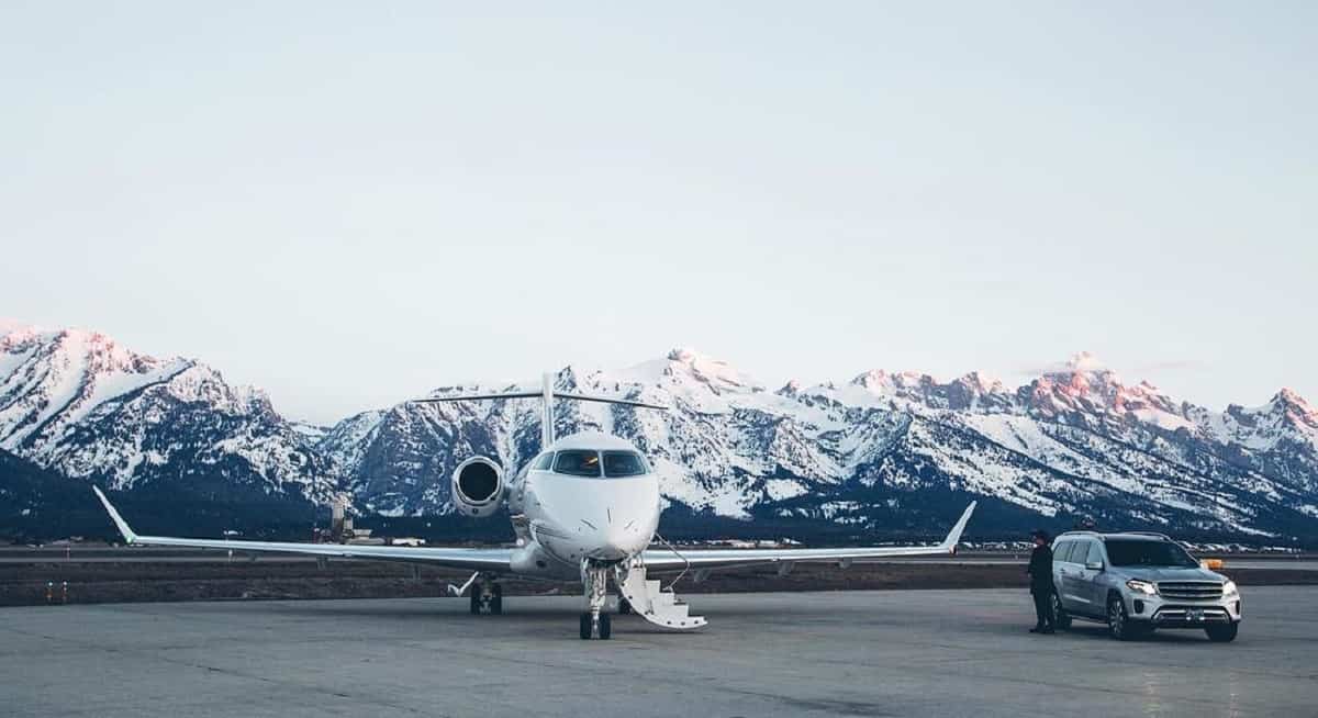 Jet privato fantasma gira per mezza Europa, poi finisce il carburante e precipita